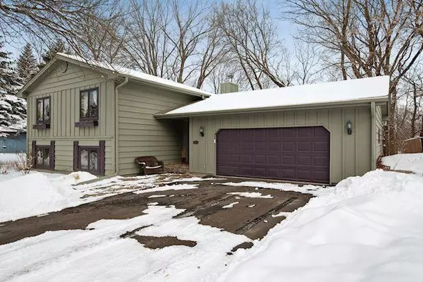 Vadnais Heights, MN 55127,271 Woodridge DR