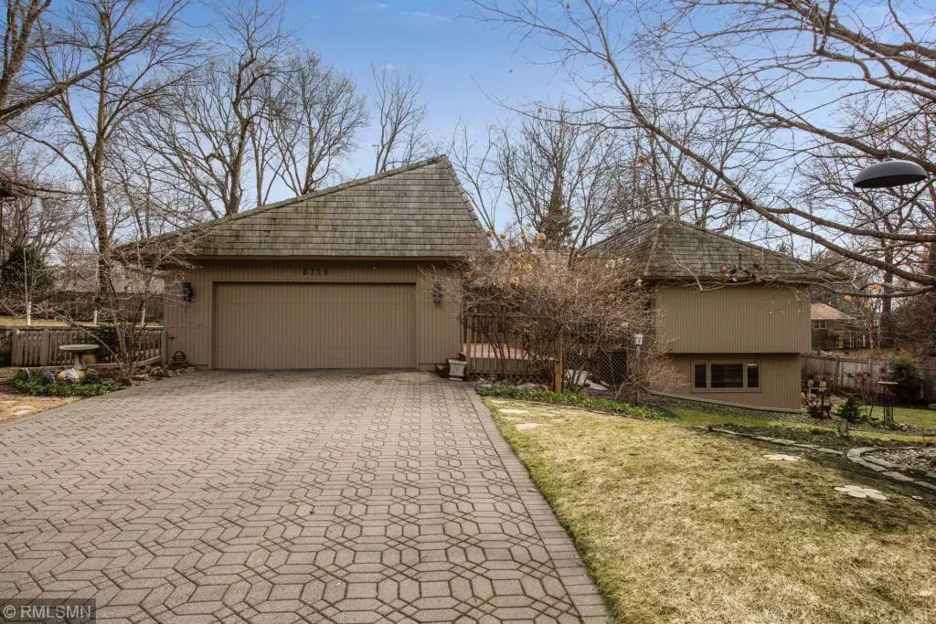 Edina, MN 55439,6719 Apache RD