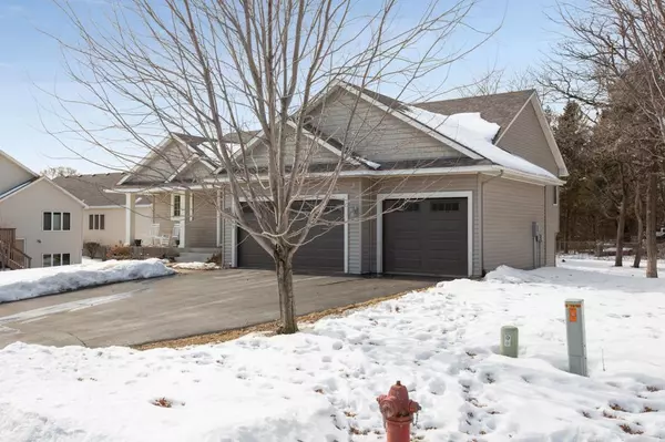 Lino Lakes, MN 55014,6173 Oak Hollow LN