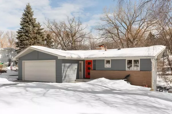 2244 Regent AVE N, Golden Valley, MN 55422