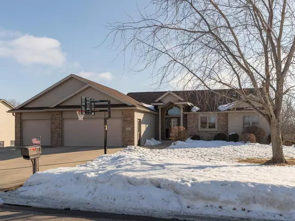 480 Whispering Hills DR, Saint Charles, MN 55972