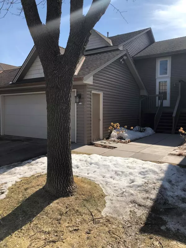 8858 Cottonwood LN N, Maple Grove, MN 55369