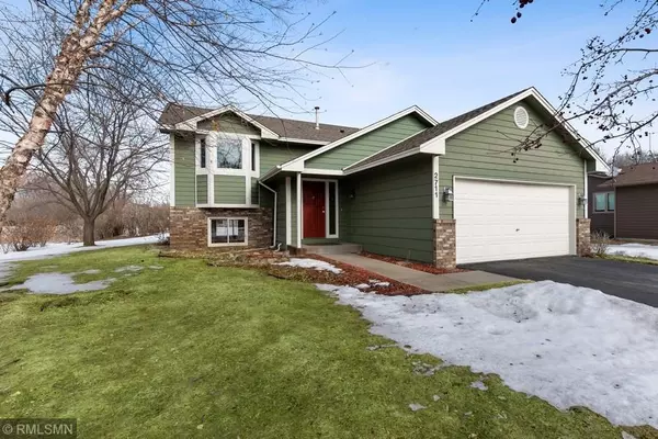 2711 Oakview LN, Monticello, MN 55362