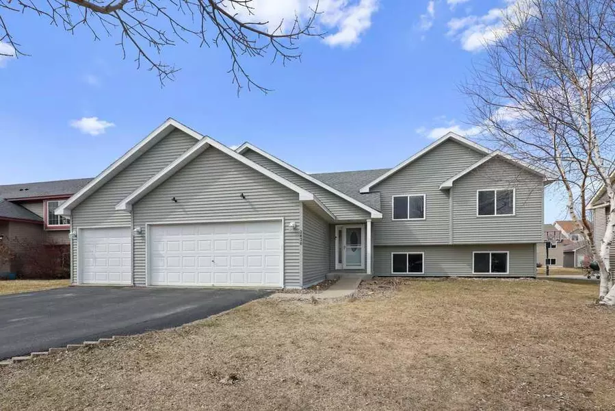 2420 Harbor DR, Northfield, MN 55057