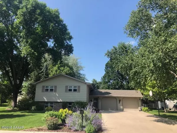 402 West 9th ST, Morris, MN 56267