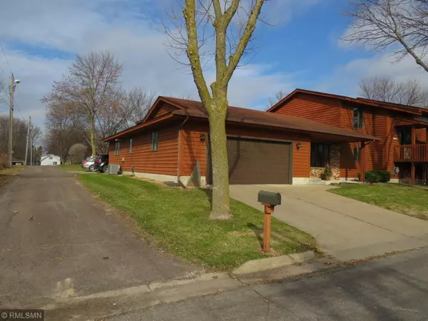 Glencoe, MN 55336,917 Queen AVE N