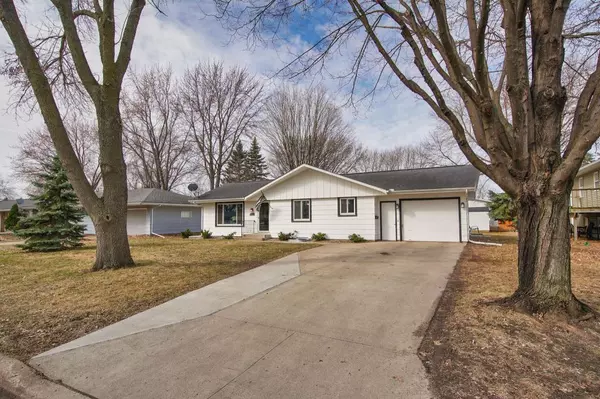 204 S Elk ST, Belle Plaine, MN 56011