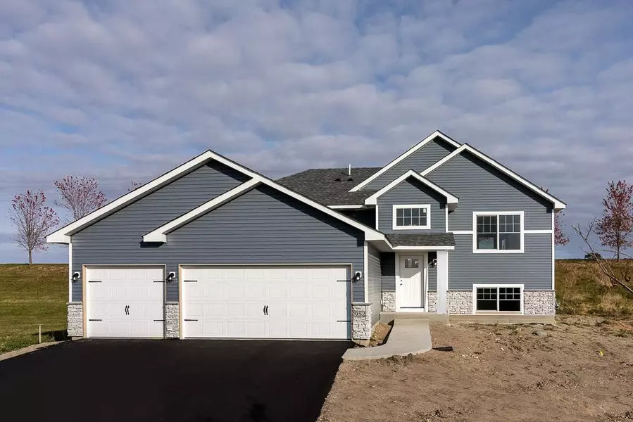 952 Forest Edge CIR, Jordan, MN 55352