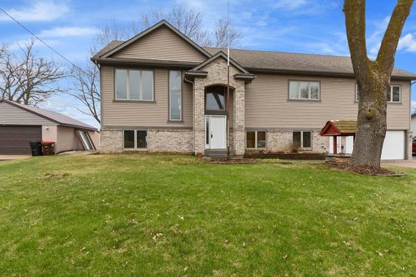 1011 County Road C E,  Maplewood,  MN 55109