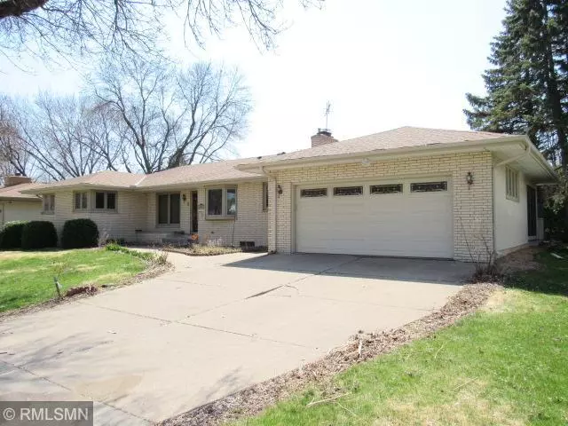 West Saint Paul, MN 55118,10 Langer CIR