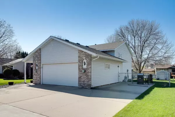 Faribault, MN 55021,1415 Trailwood LN SW