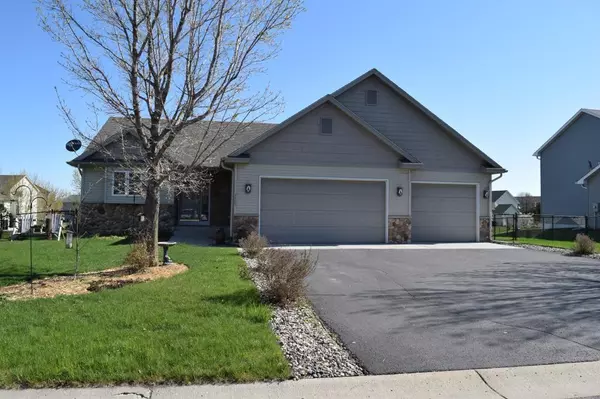 2405 River Bend TRL, Mayer, MN 55360