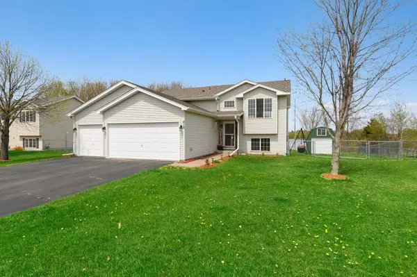 615 Marigold DR, Cambridge, MN 55008