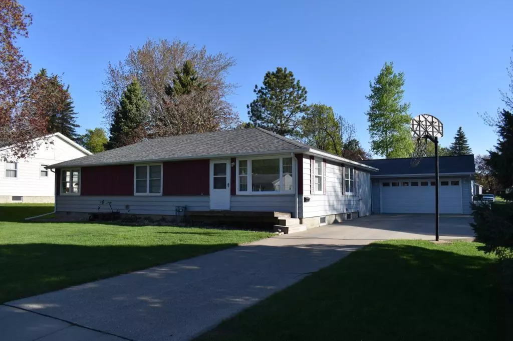 Worthington, MN 56187,326 Olander ST