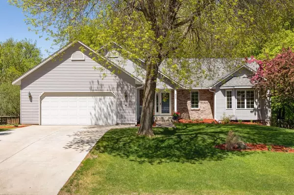 Vadnais Heights, MN 55127,453 Bear AVE S