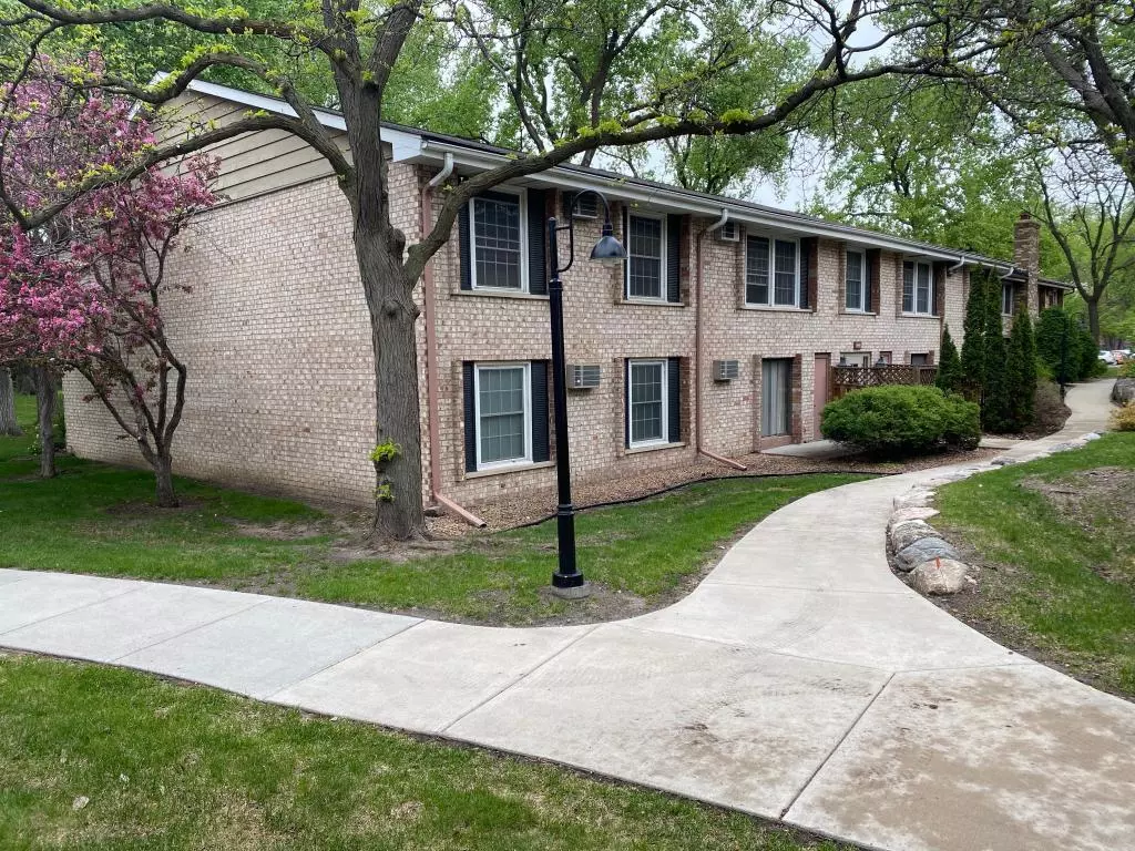 Saint Louis Park, MN 55416,4642 Cedar Lake RD S #1