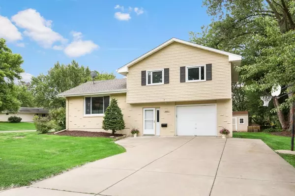 5005 Hampton RD, Golden Valley, MN 55422