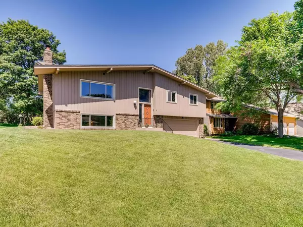 1280 Kari LN, New Brighton, MN 55112