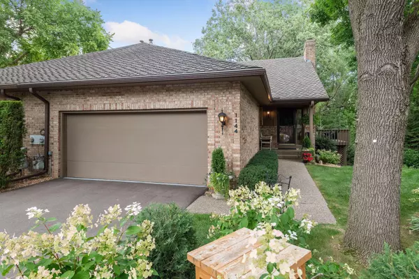 1144 Hollybrook DR, Wayzata, MN 55391