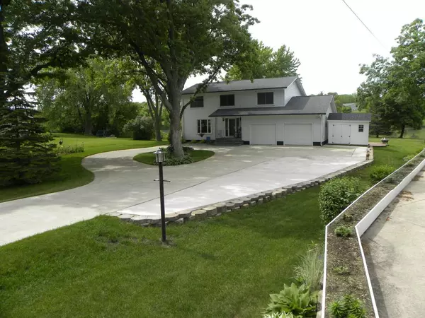 1212 Lakeside DR, Alexandria, MN 56308