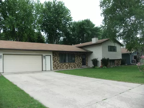 501 Viking DR, Marshall, MN 56258