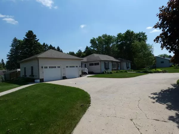 Slayton, MN 56172,2827 Maple RD