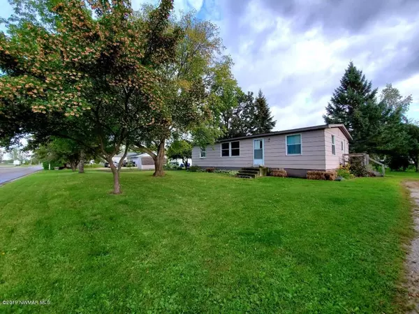 804 Elk ST, Warroad, MN 56763