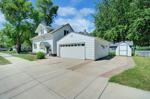 Montgomery, MN 56069,413 Elm AVE SE