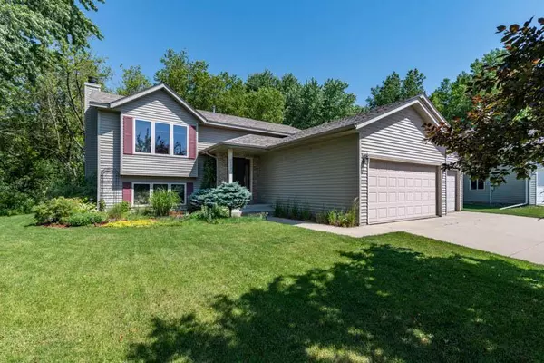 5949 Redbud LN NW, Rochester, MN 55901