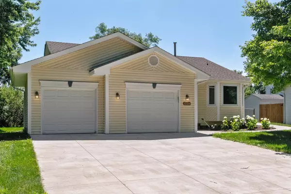 Chaska, MN 55318,112204 James CT