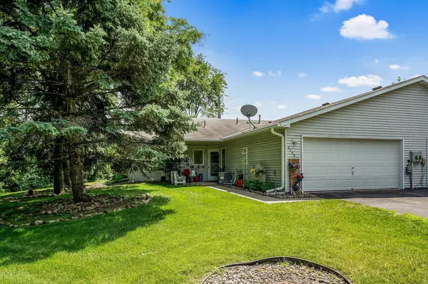 2140 49th WAY E, Inver Grove Heights, MN 55077