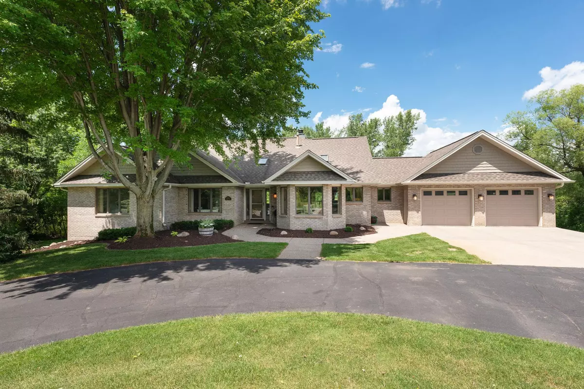 Prior Lake, MN 55372,21550 Palomino DR