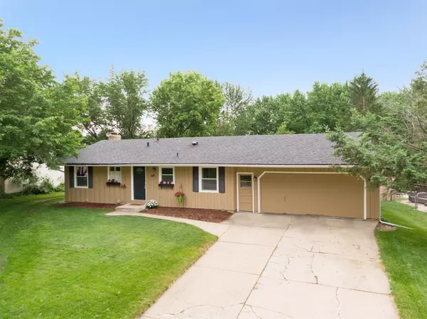 146 Juniper LN, Apple Valley, MN 55124