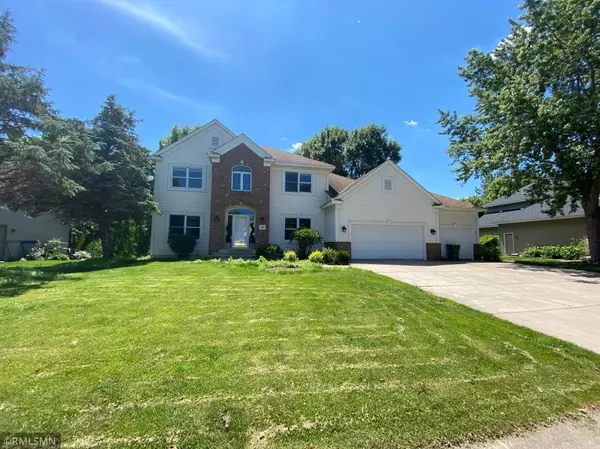 406 Barrington PL, Mahtomedi, MN 55115