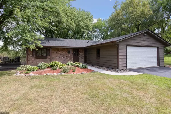 776 Hyacinth CIR, Victoria, MN 55386