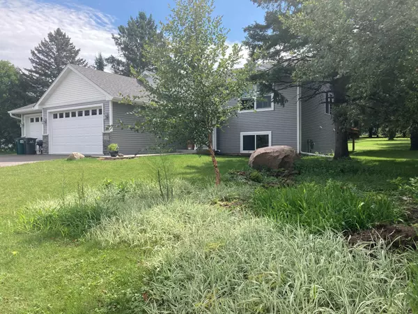 112 S Meadow LN, Roberts, WI 54023