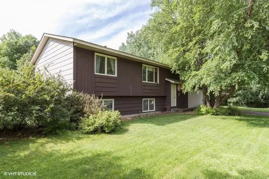 560 Arrowhead DR, Lino Lakes, MN 55014