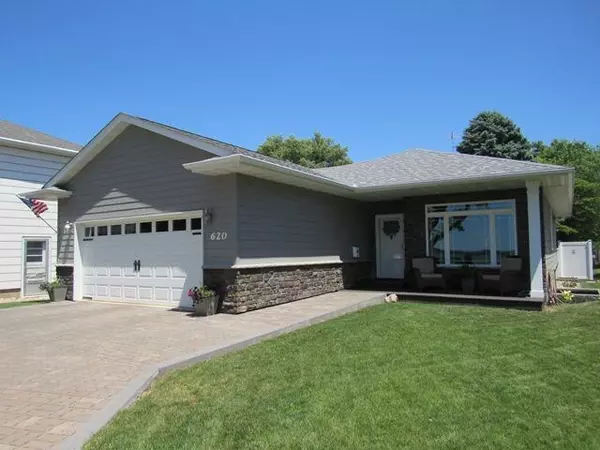 620 Lake ST, Worthington, MN 56187