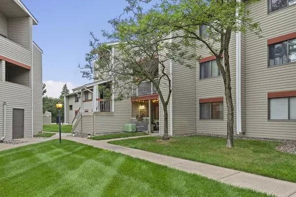 350 Shelard Pkwy #105, Saint Louis Park, MN 55426