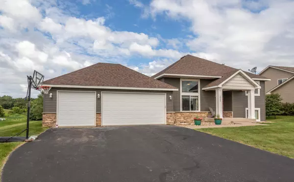 1542 Squirrel WAY, New Richmond, WI 54017