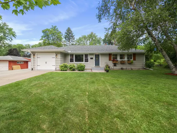 9228 W 22nd LN, Saint Louis Park, MN 55426