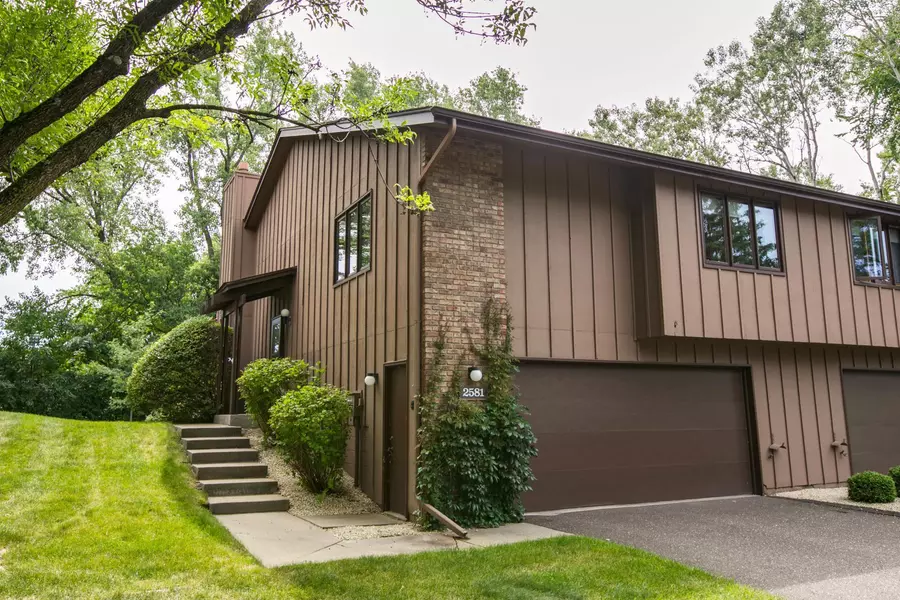 2581 Sumac RDG, White Bear Lake, MN 55110