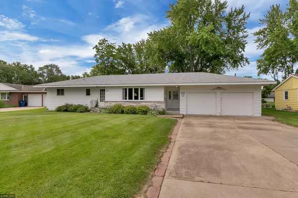 822 Cummings LN, Saint Cloud, MN 56301