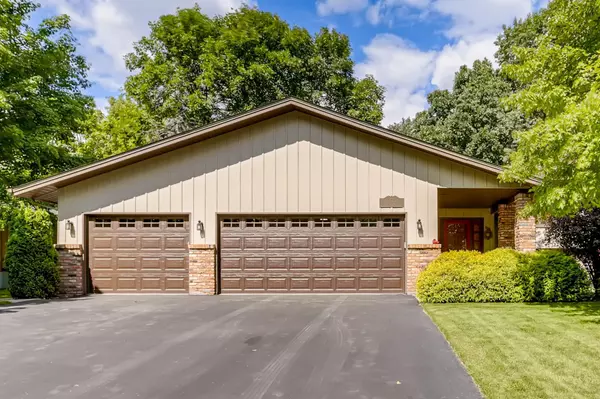 1475 Knoll DR, Shoreview, MN 55126