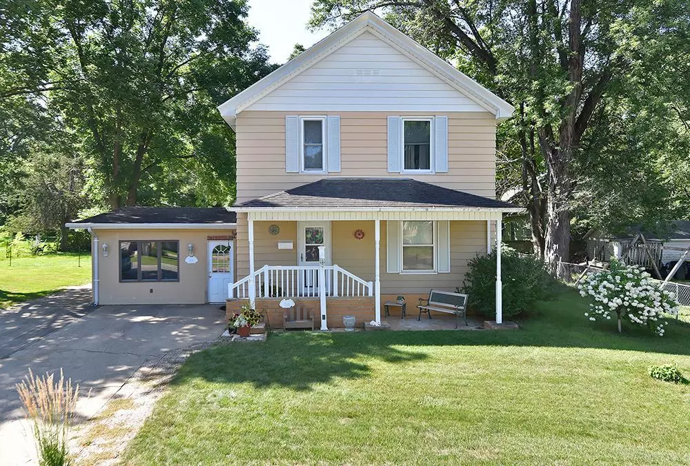 Faribault, MN 55021,1121 3rd ST NW