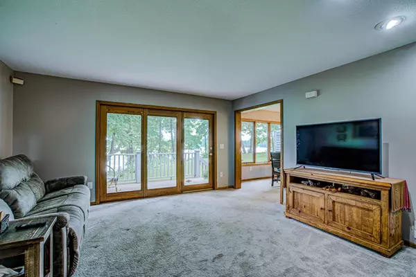 Wayzata, MN 55391,1549 Hollybrook RD