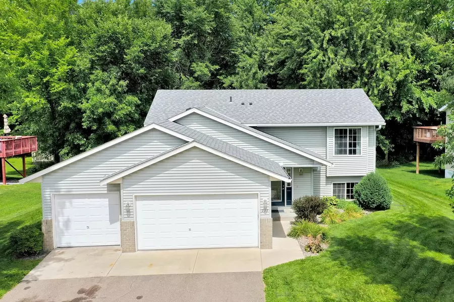 735 Marigold DR, Cambridge, MN 55008