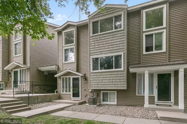 310 Pondridge CIR, Wayzata, MN 55391