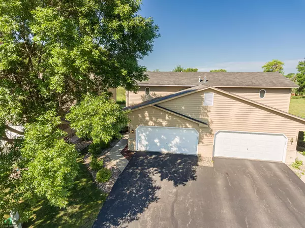 Chaska, MN 55318,542 Oak Hill CIR