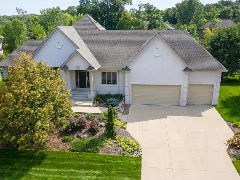 2907 Butternut DR, Chaska, MN 55318